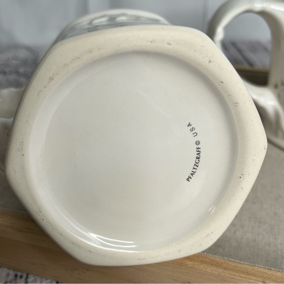 Pfaltzgraff, Set of 2 Winterberry Pattern, Sculpted Mugs, 16 oz, Stoneware - Picture 12 of 16